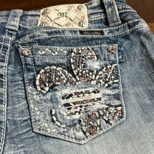 Miss me jeans weighs 27 and see 29 boot cut